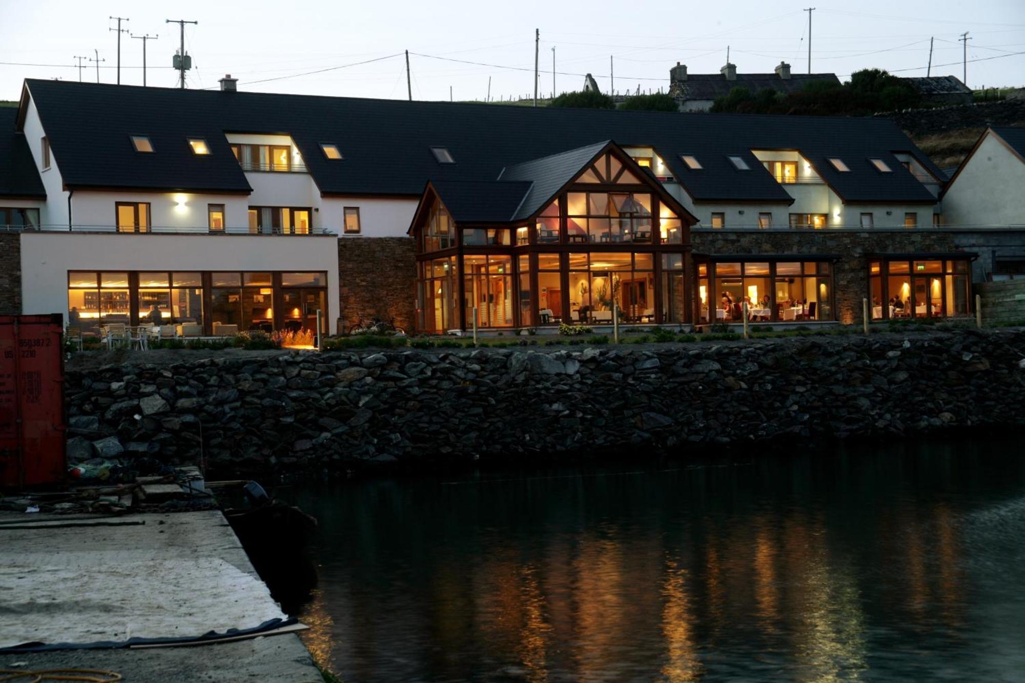 Inishbofin House Hotel Exteriör bild